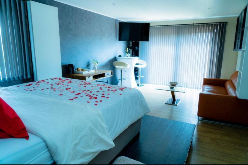 Luxury House Bed & Breakfast Remersdaal Ngoại thất bức ảnh